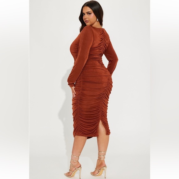 Fashion Nova Kaci Ruched Midi Dress Rust NWT - Picture 3 of 7